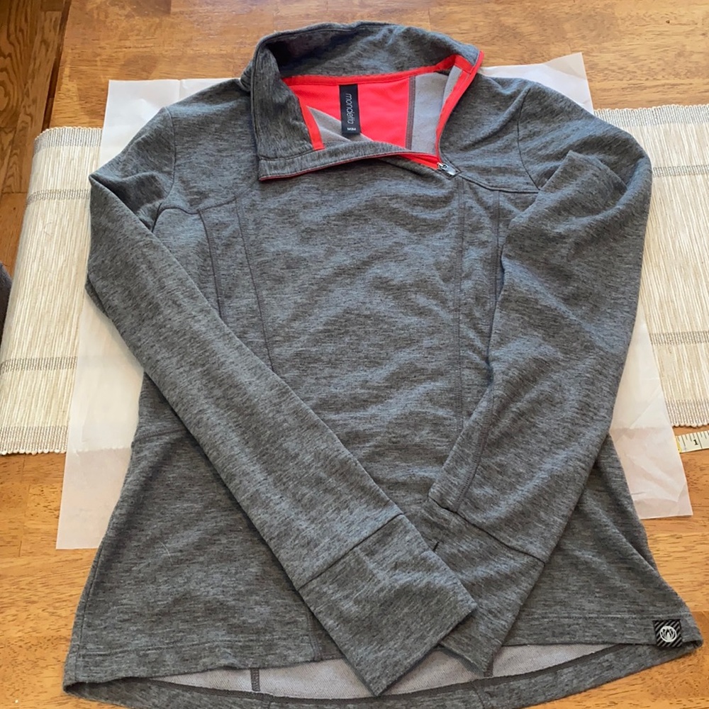 mondetta yoga top
